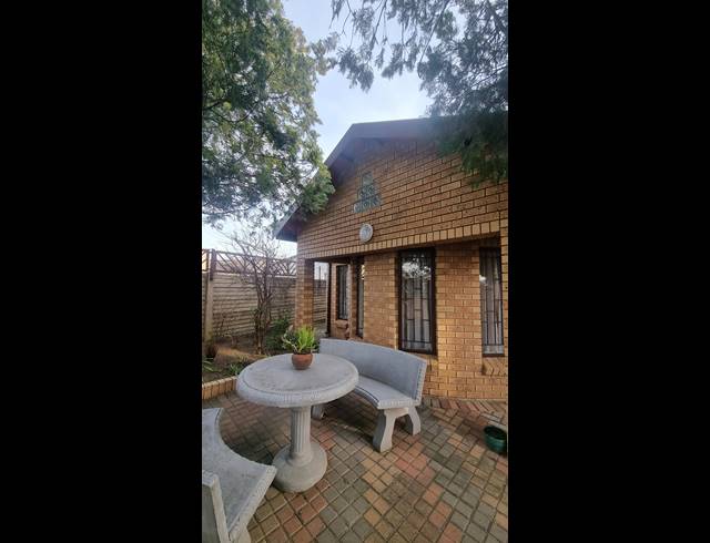 4 BEDROOM HOUSE FOR SALE IN FERNWOOD